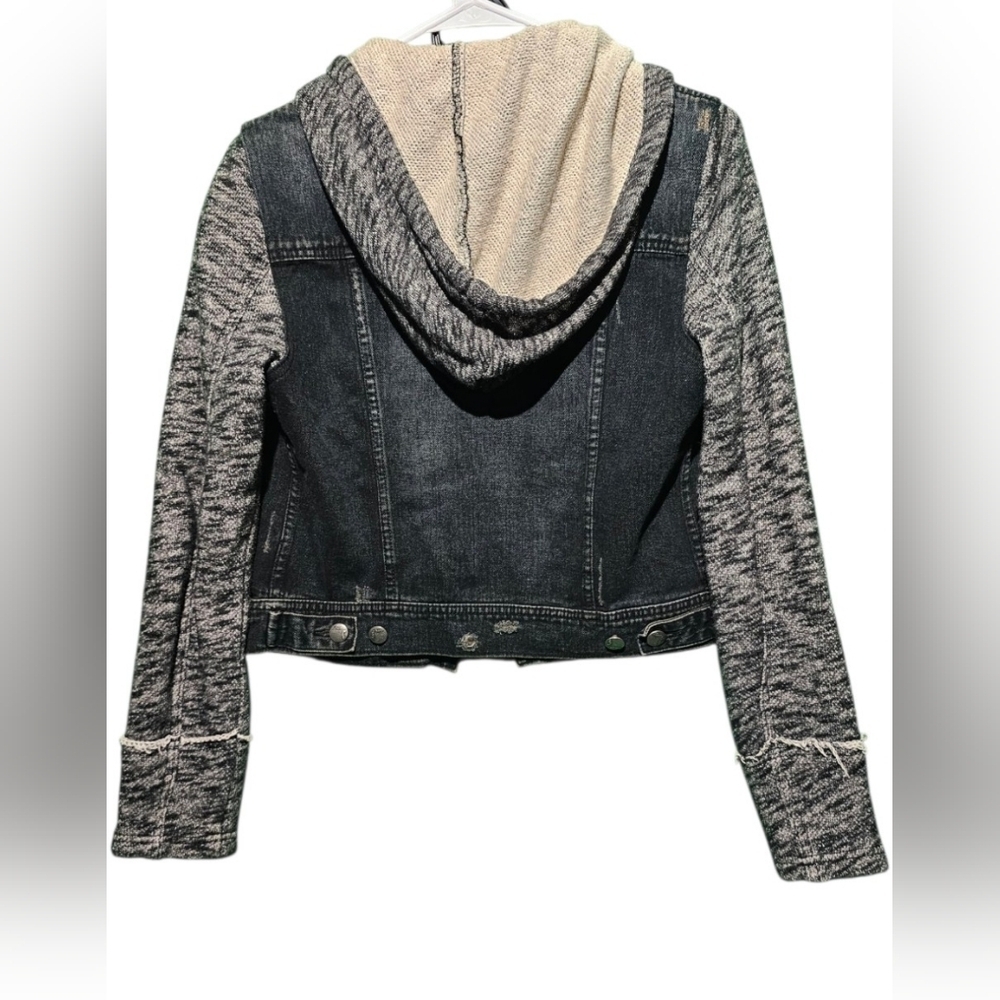 Free People EUC Denim Jacket with Gray Sleeves Small PTP 19 Length 19 Inches - Picture 4 of 5